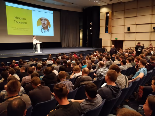 Nikita Tarikin presenting at MUM Russia 2017, Moscow