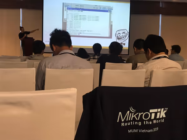 Nikita Tarikin presenting at MUM Vietnam 2019, HCMC